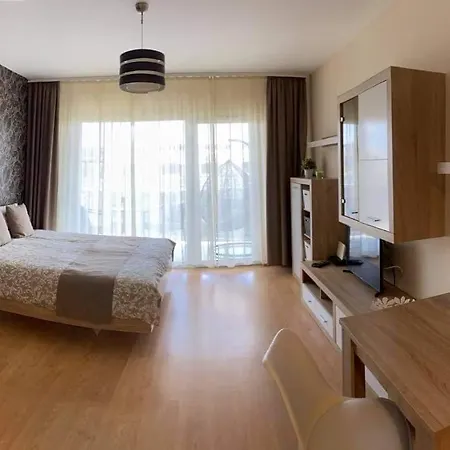 Apartamento And *